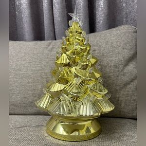 Nostalgic Gold Christmas Tree
